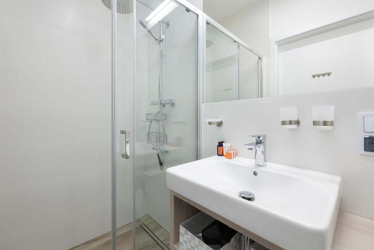 Platinium Apartment By Renters Prestige Rewal Extérieur photo